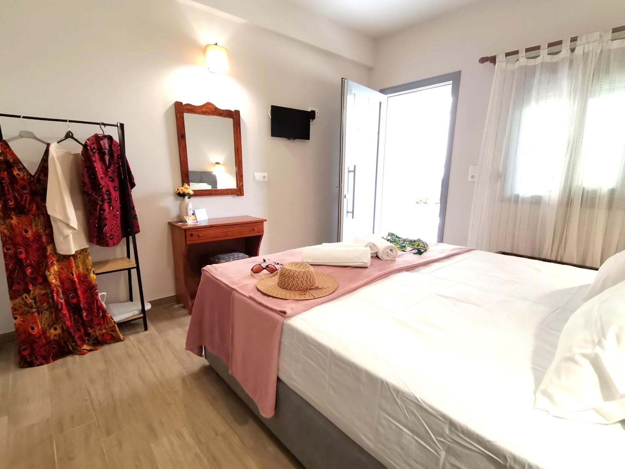 Studios Lia Adults Only -Fully Renovated Криси Амудия Екстериор снимка